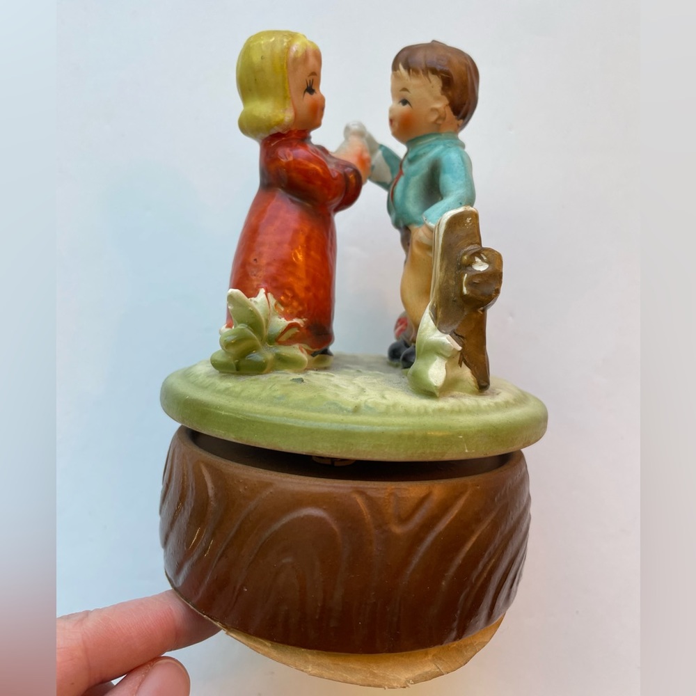 Vintage Sanyko ceramic girl and boy music player.